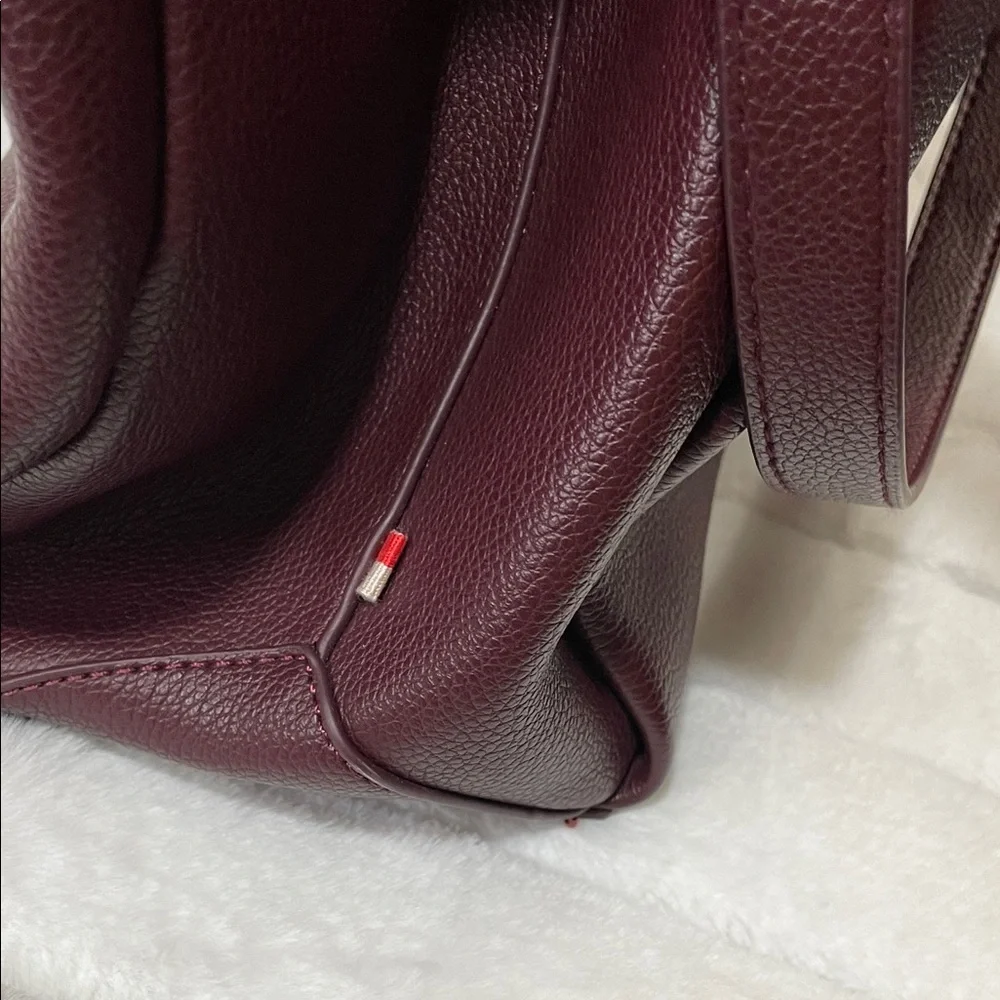 Elegant Burgundy Shoulder Bag - Picture 6 of 16